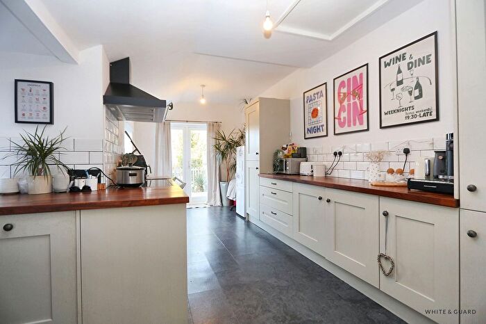 3 Bedroom Semi-Detached House For Sale In Beaucroft Road, Waltham Chase, SO32