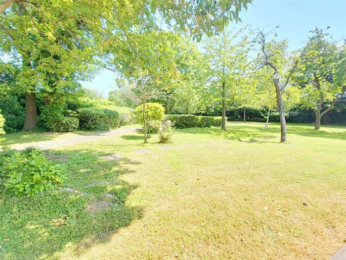 2 Bedroom Apartment To Rent In Deyncourt Gardens, Upminster, RM14