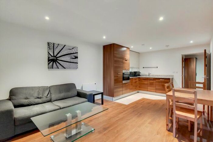 2 Bedroom Flat To Rent In Bromyard Avenue, London, W3