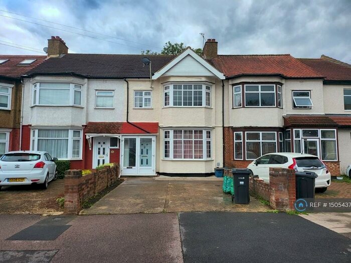3 Bedroom Terraced House To Rent In Gantshill Crescent, Ilford, IG2