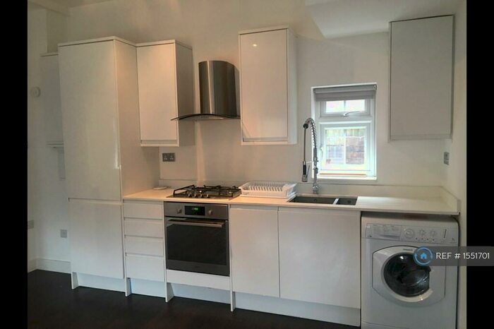 1 Bedroom Flat To Rent In North Finchley, London, N12