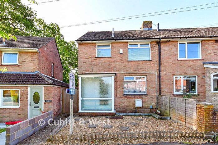 2 Bedroom Semi Detached House For Sale In Bondfields Crescent, Havant, Hampshire, PO9