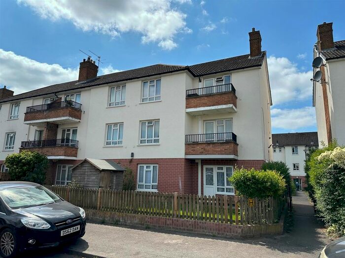 1 Bedroom Flat To Rent In Paget Road, Langley, Slough, SL3