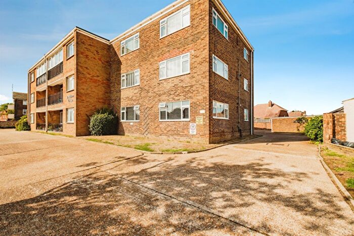 2 Bedroom Flat For Sale In Sompting Road, Lancing, BN15