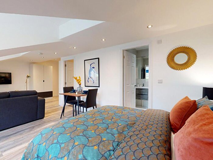 Apartment To Rent In Apt, Hyde Terrace #, LS2