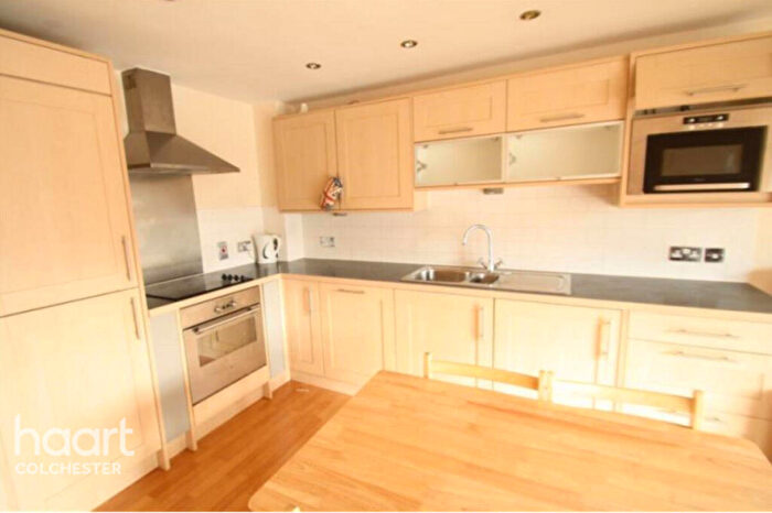 3 Bedroom Apartment To Rent In Lightship Way, Colchester, CO2