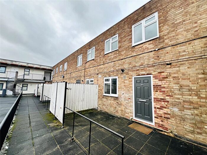 3 Bedroom Flat To Rent In The Parade, Frimley, Camberley, Surrey, GU16