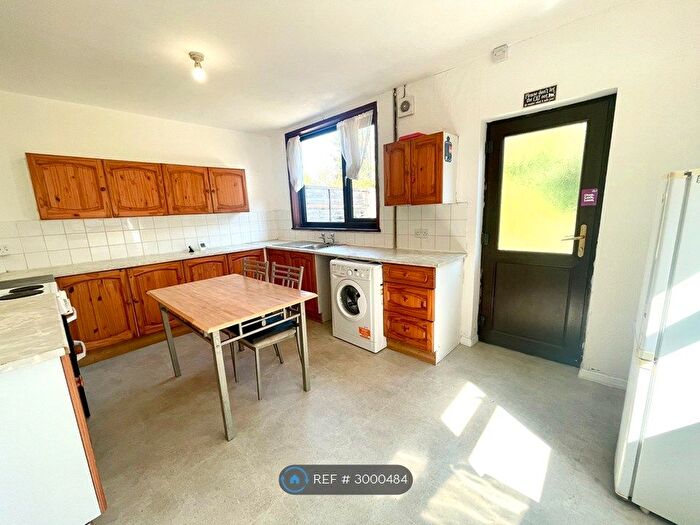 3 Bedroom Semi-Detached House To Rent In Charter Avenue, Coventry, CV4