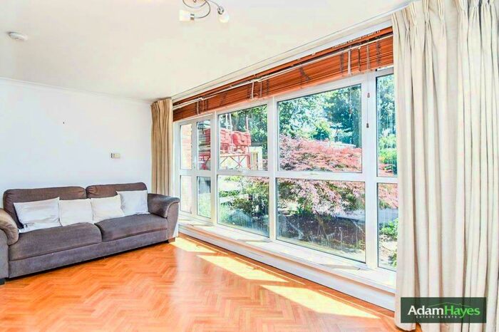 1 Bedroom Apartment To Rent In Holden Avenue, Woodside Park, N12