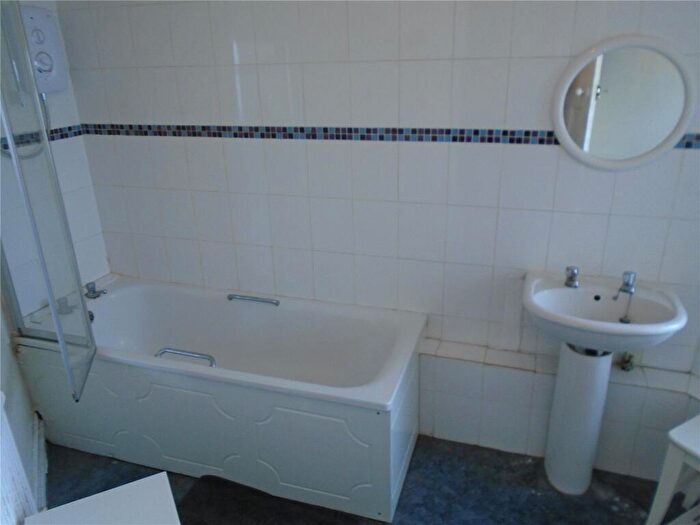 5 Bedroom Semi-Detached House To Rent In Arnold Road, Southampton, Hampshire, SO17