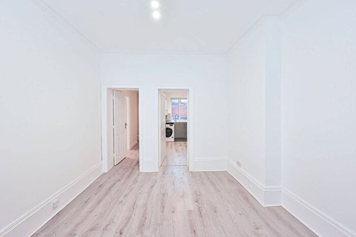 2 Bedroom Flat To Rent In Brondesbury, Brondesbury, London, NW6
