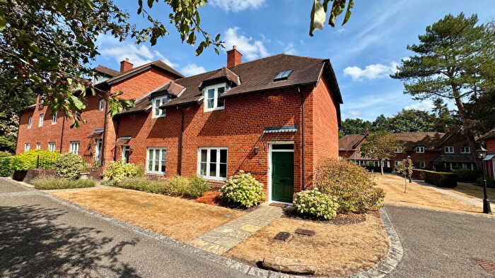 2 Bedroom End Of Terrace House For Sale In Badsworth Gardens, Newbury, RG14