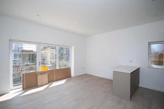 1 Bedroom Apartment To Rent In Seven Sisters Road, Finsbury Park, N4