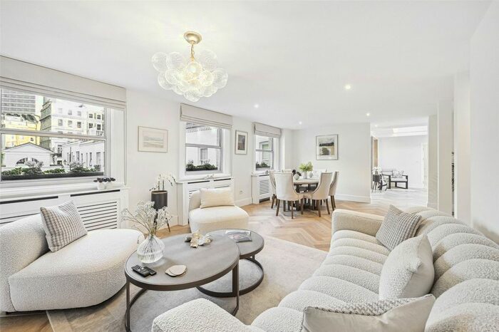 3 Bedroom Mews To Rent In Gaspar Mews, London, SW5