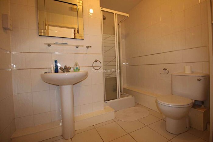 2 Bedroom Apartment To Rent In City South, City Road East, Southern Gateway, M15