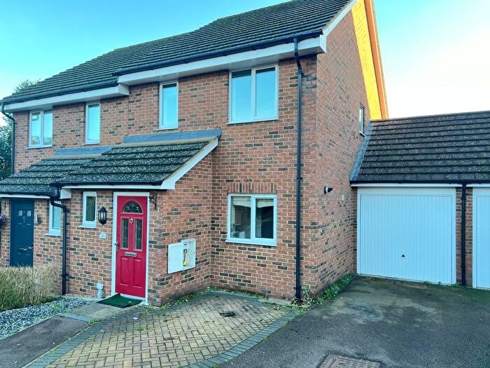 3 Bedroom Semi-Detached House To Rent In Cullen Close, Luton, Bedfordshire, LU3