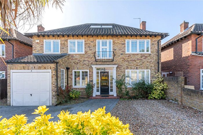 5 Bedroom Country House For Sale In Springfield Grove, Lower Sunbury, TW16
