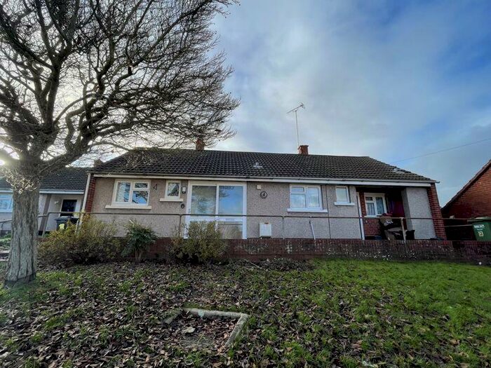1 Bedroom Semi-Detached Bungalow To Rent In Albion Close, Mangotsfiled, BS16