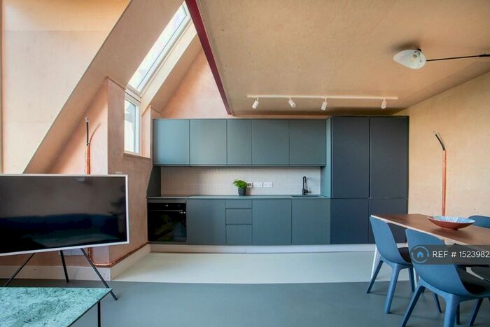 2 Bedroom Flat To Rent In Archway Road, London, N6