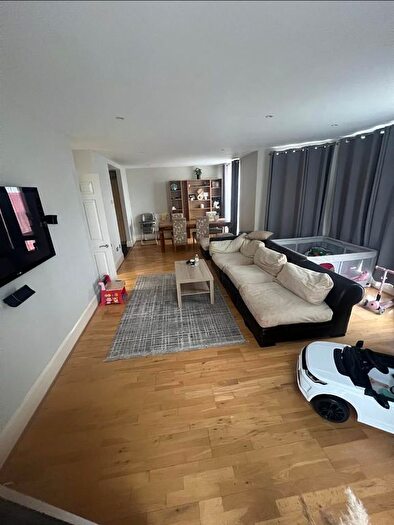 2 Bedroom Flat To Rent In Princess Park Royal Drive, London, N11