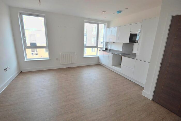 1 Bedroom Flat To Rent In Crossford Court, Dane Road, Sale, M33