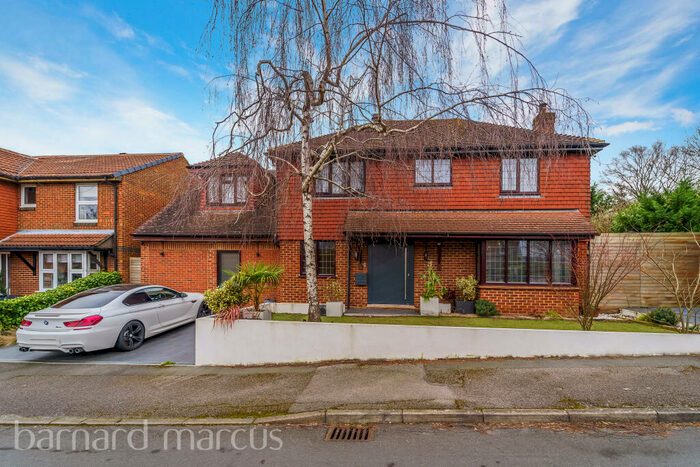 4 Bedroom House To Rent In Auriol Park Road, Worcester Park, KT4