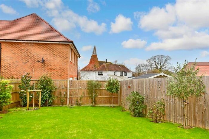 4 Bedroom Detached House For Sale In Rother Drive, Tenterden, Kent, TN30