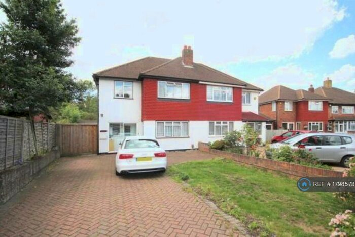 3 Bedroom Semi-Detached House To Rent In Ash Tree Way, Croydon, CR0