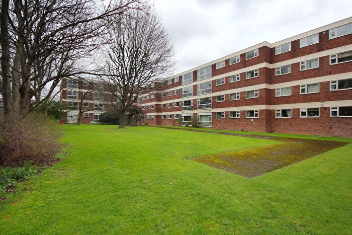 2 Bedroom Flat To Rent In Langham Gardens, London, W13