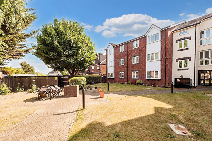 1 Bedroom Apartment For Sale In Cunningham Close, Romford, RM6