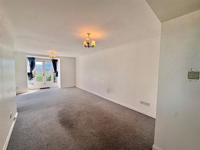 2 Bedroom Flat To Rent In Barnstaple Road, Southend-On-Sea, SS1