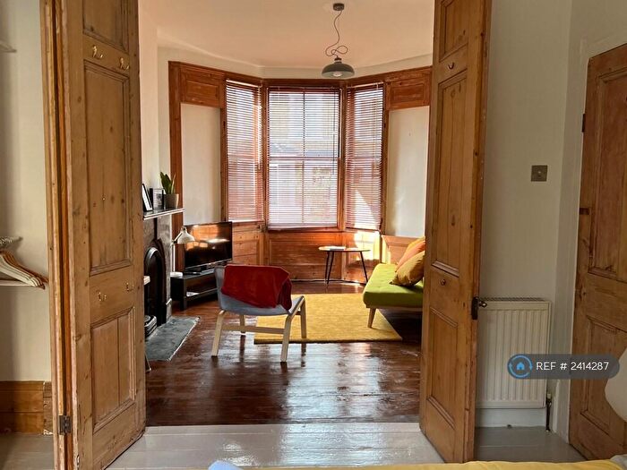 1 Bedroom Flat To Rent In Linscott Road, London, E5