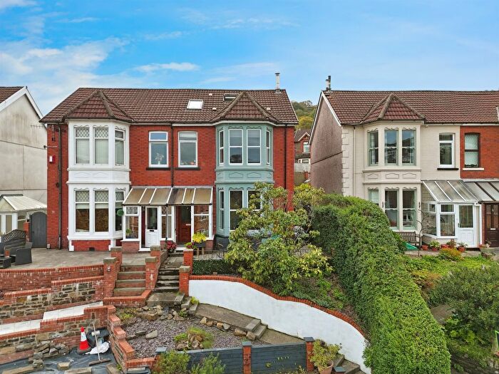 5 Bedroom Semi-detached House For Sale In Lanelay Crescent, Pontypridd, CF37
