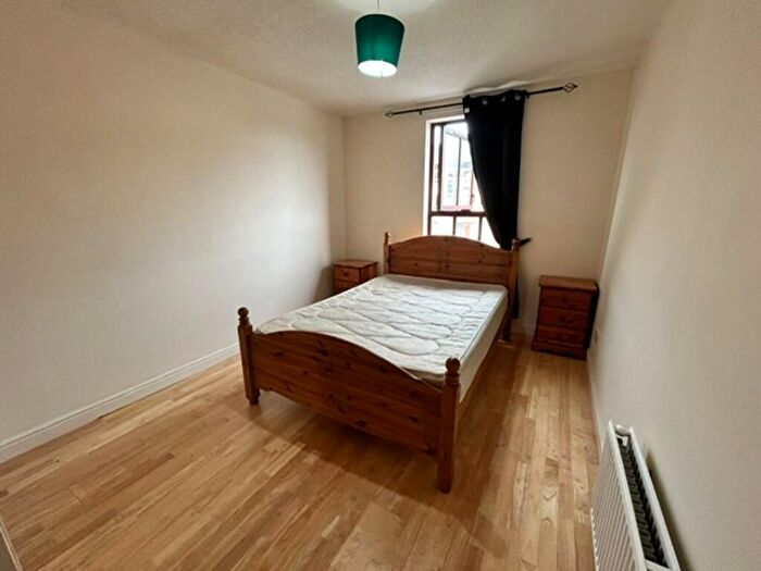 2 Bedroom Apartment To Rent In Errol Gardens, New Gorbals, G5