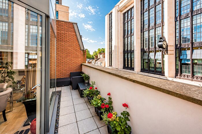 2 Bedroom Flat To Rent In Young Street, London, W8