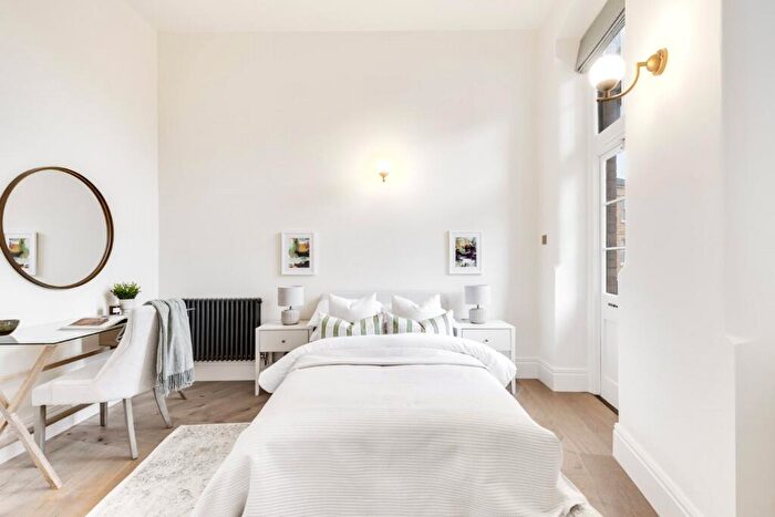 2 Bedroom Apartment For Sale In Upper Hampstead Walk, London, NW3