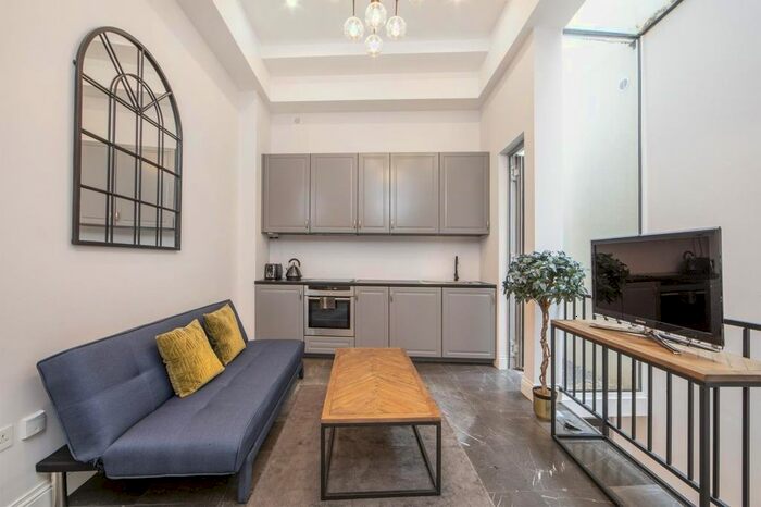 1 Bedroom Flat To Rent In Avonmore Road, London, W14