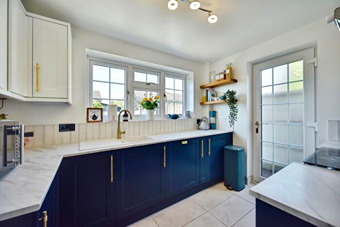 3 Bedroom Semi Detached House For Sale In Westwood Road, Maidstone, Kent, ME15