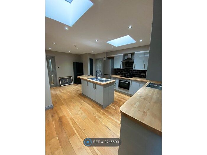 6 Bedroom Terraced House To Rent In The Meadow Way, Harrow, HA3