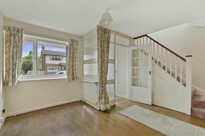 4 Bedroom Detached House For Sale In Kingsdene, Tadworth, KT20