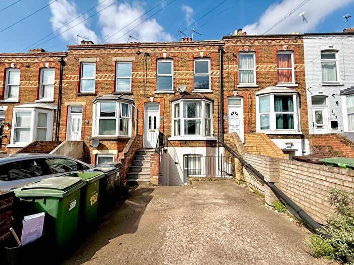 2 Bedroom Flat To Rent In Boxley Road, Maidstone, Kent, ME14