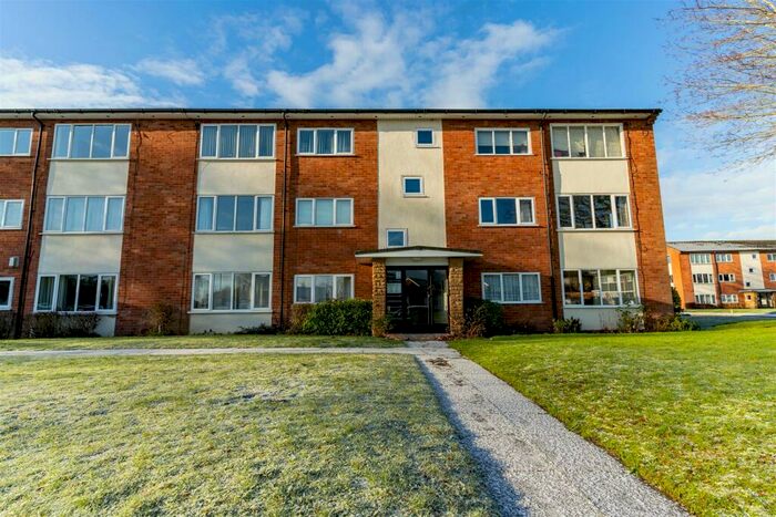 2 Bedroom House To Rent In Arosa Drive, Birmingham, B17