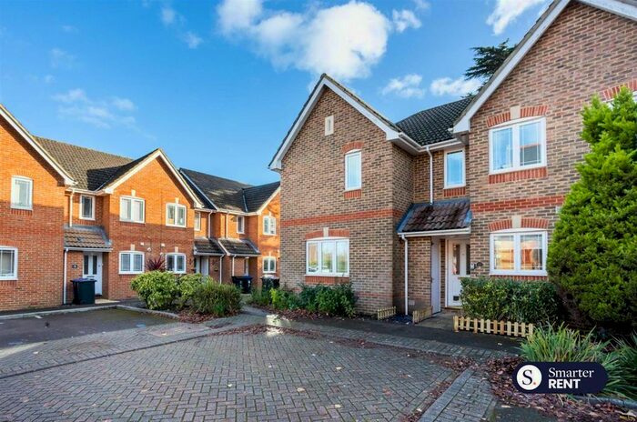 2 Bedroom Property To Rent In Brushfield Way, Knaphill, Woking, GU21