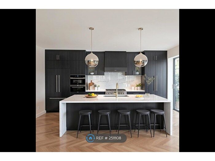 4 Bedroom End Of Terrace House To Rent In Ladycroft, Birmingham, B16