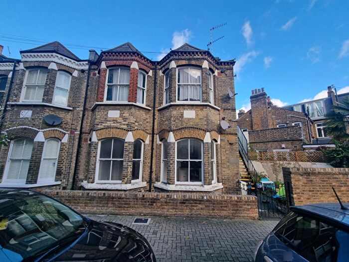 2 Bedroom Flat To Rent In Bewick Street, London, SW8