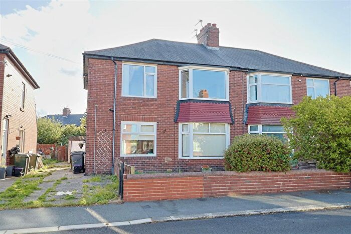 2 Bedroom Flat For Sale In Dene Crescent, Wallsend, Newcastle Upon Tyne, NE28