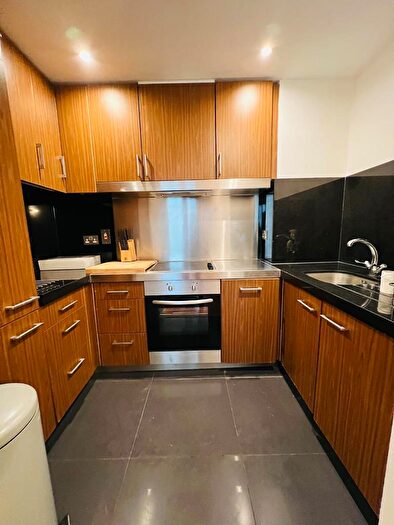 1 Bedroom Apartment To Rent In New Providence Wharf, Fairmount Avenue, Blackwall, Canary Wharf, London, E14