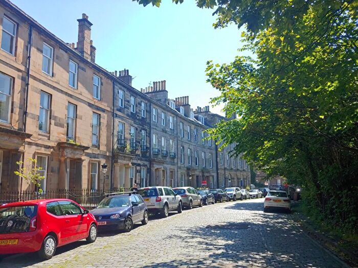 2 Bedroom Flat To Rent In Royal Crescent, Edinburgh, EH3