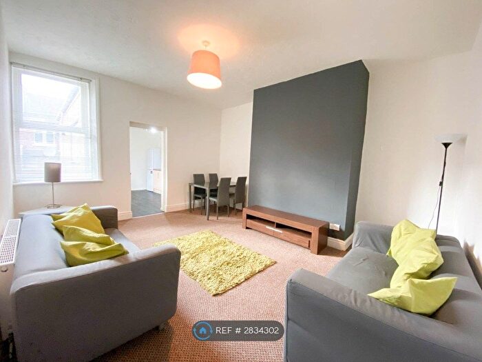 3 Bedroom Flat To Rent In Wingrove Road, Newcastle Upon Tyne, NE4