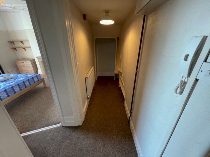 1 Bedroom Flat To Rent In Victoria Walk, Cotham, Bristol, BS6